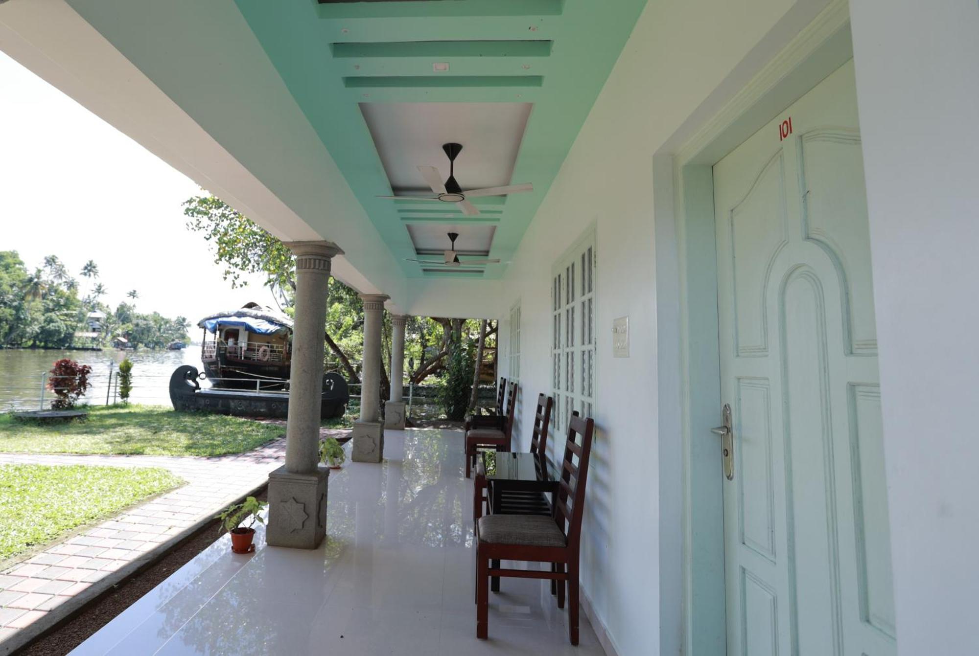 Chilanka Lake View Resort Alappuzha Екстериор снимка